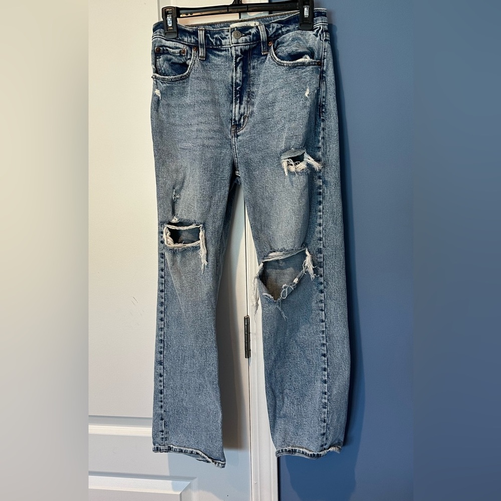 Sooo cute Abercrombie jeans that are so flattering.